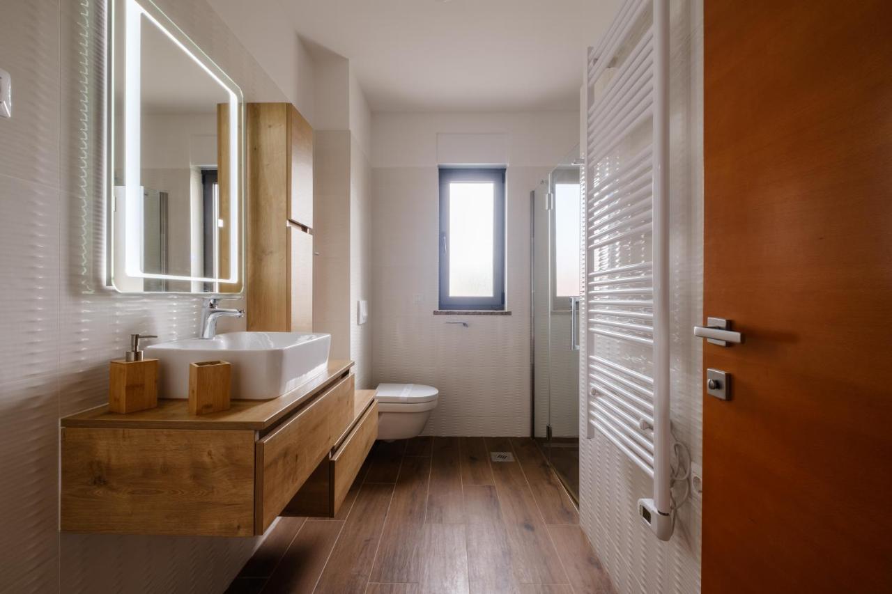 Apartments Luana With Private Jacuzzi Zadar Zewnętrze zdjęcie