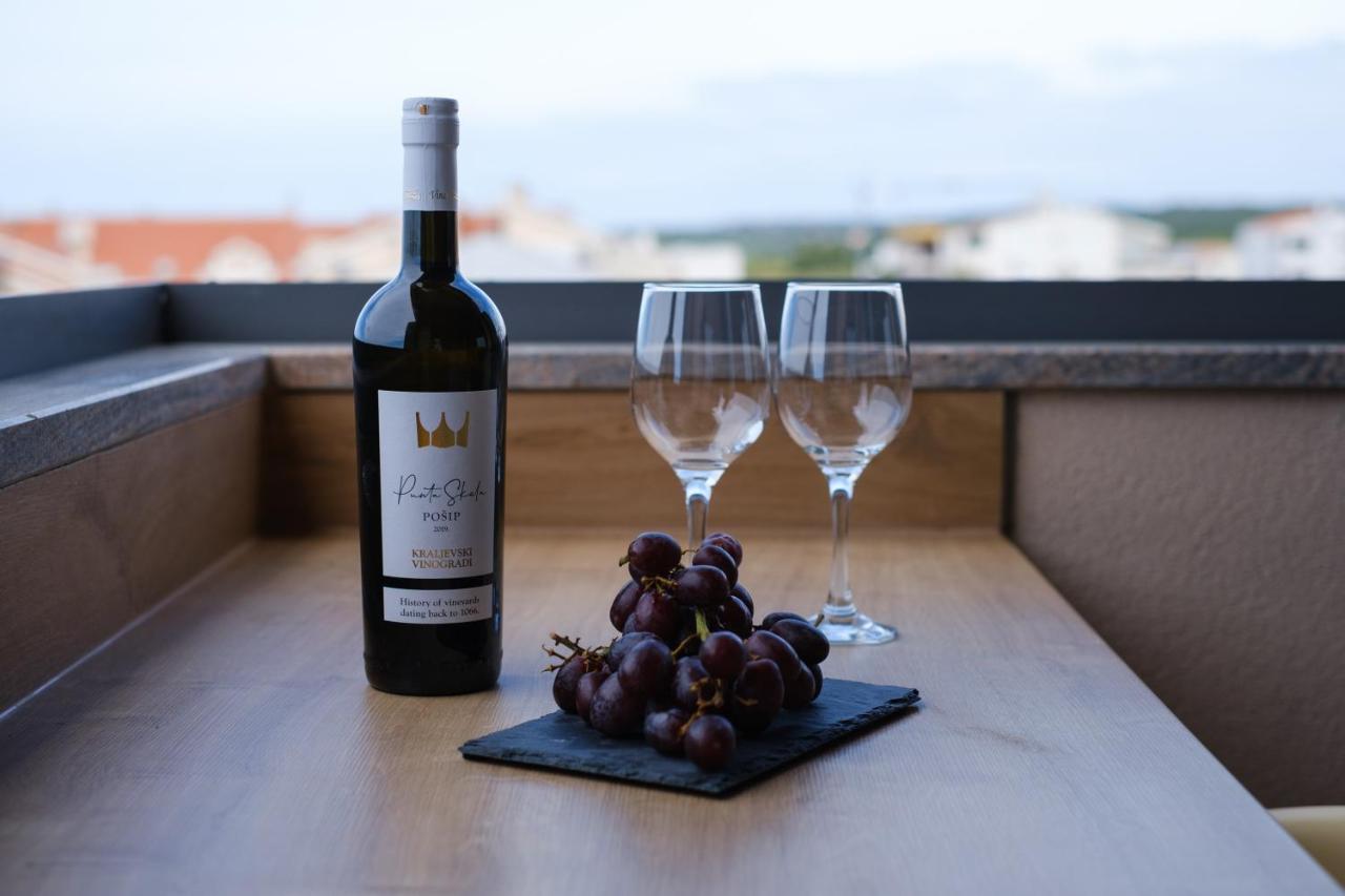 Apartments Luana With Private Jacuzzi Zadar Zewnętrze zdjęcie