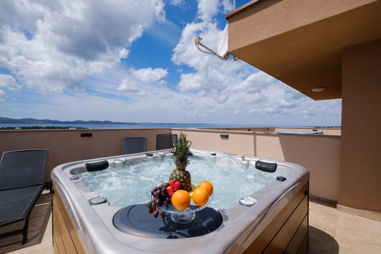 Apartments Luana With Private Jacuzzi Zadar Zewnętrze zdjęcie