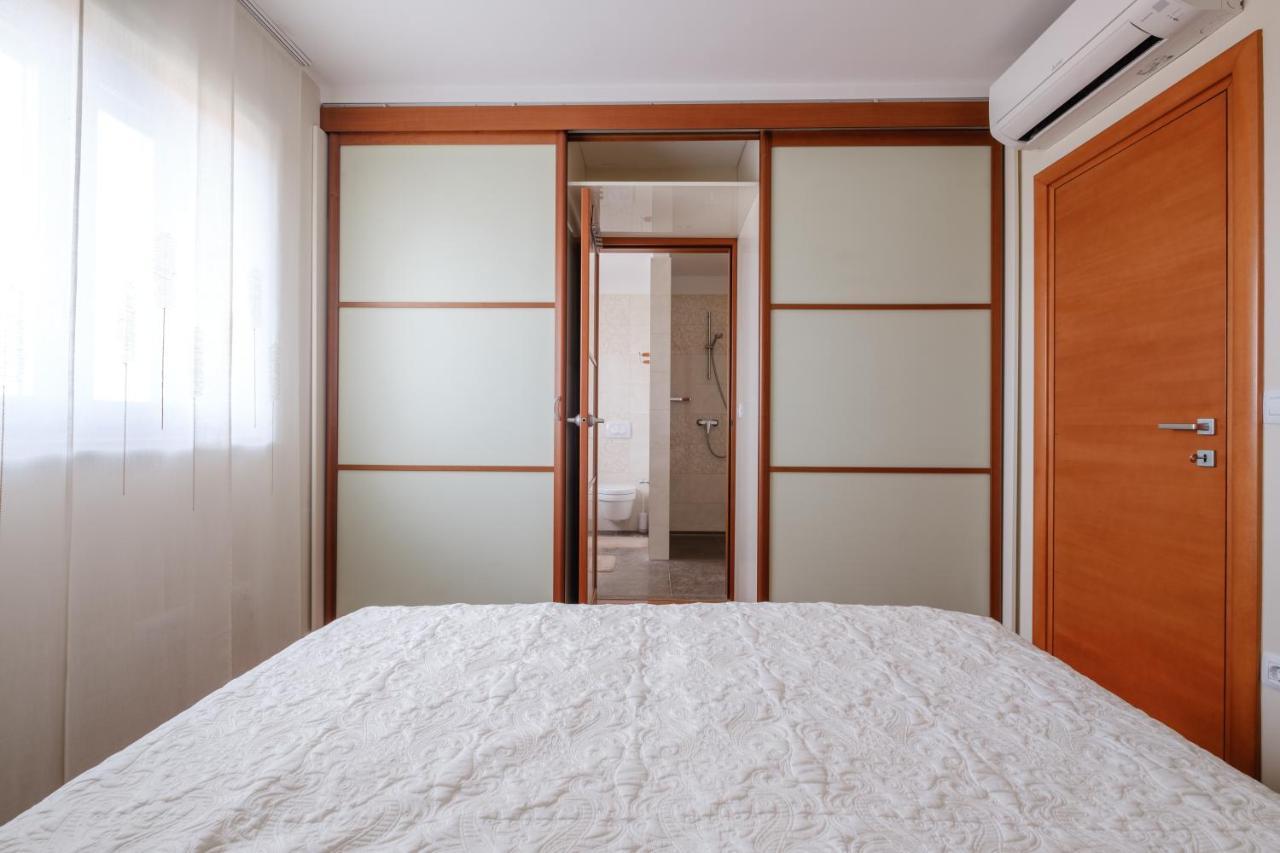 Apartments Luana With Private Jacuzzi Zadar Zewnętrze zdjęcie