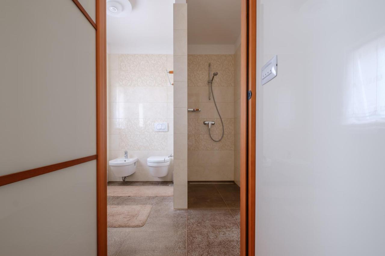 Apartments Luana With Private Jacuzzi Zadar Zewnętrze zdjęcie