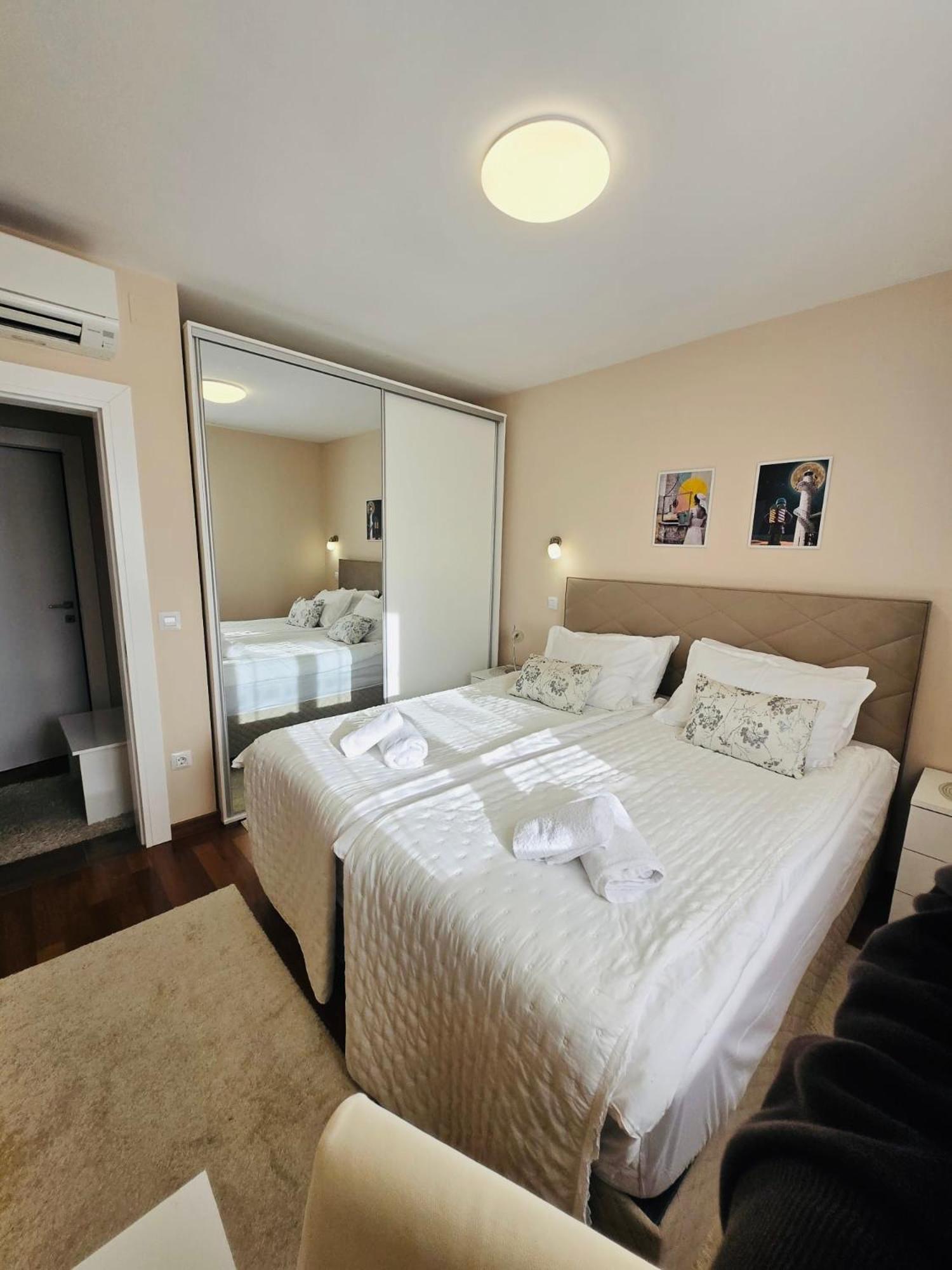 Apartments Luana With Private Jacuzzi Zadar Zewnętrze zdjęcie