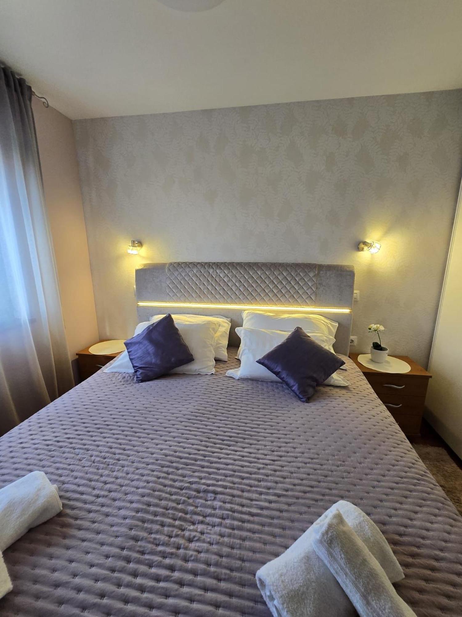Apartments Luana With Private Jacuzzi Zadar Zewnętrze zdjęcie