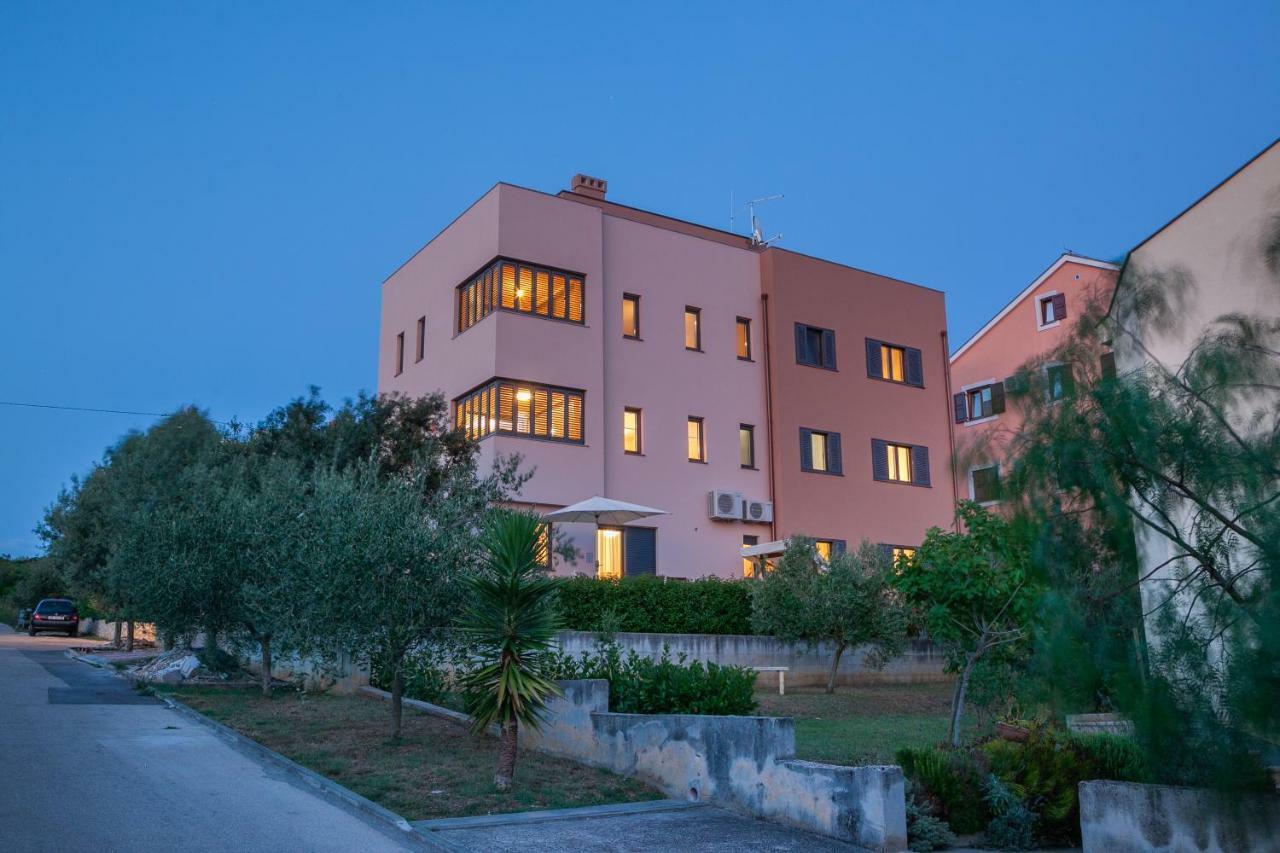 Apartments Luana With Private Jacuzzi Zadar Zewnętrze zdjęcie
