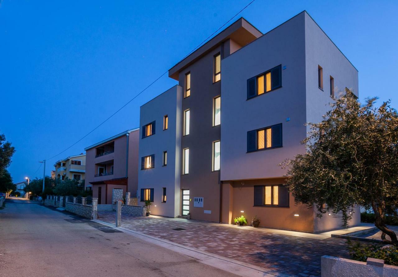 Apartments Luana With Private Jacuzzi Zadar Zewnętrze zdjęcie